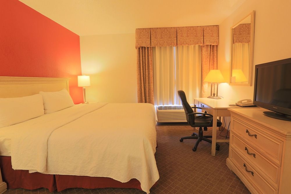 Days Inn by Wyndham Calumet Park 2