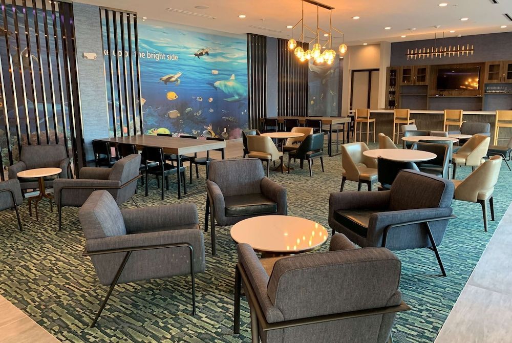 La Quinta Inn & Suites by Wyndham Galveston North at I-45 2