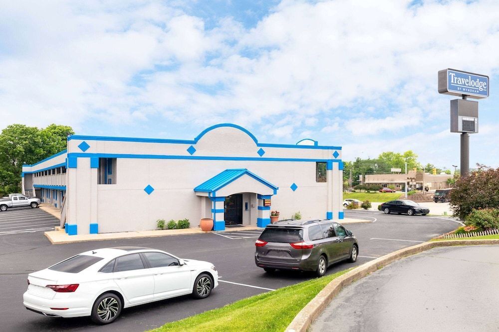 Travelodge by Wyndham Richmond IN 1