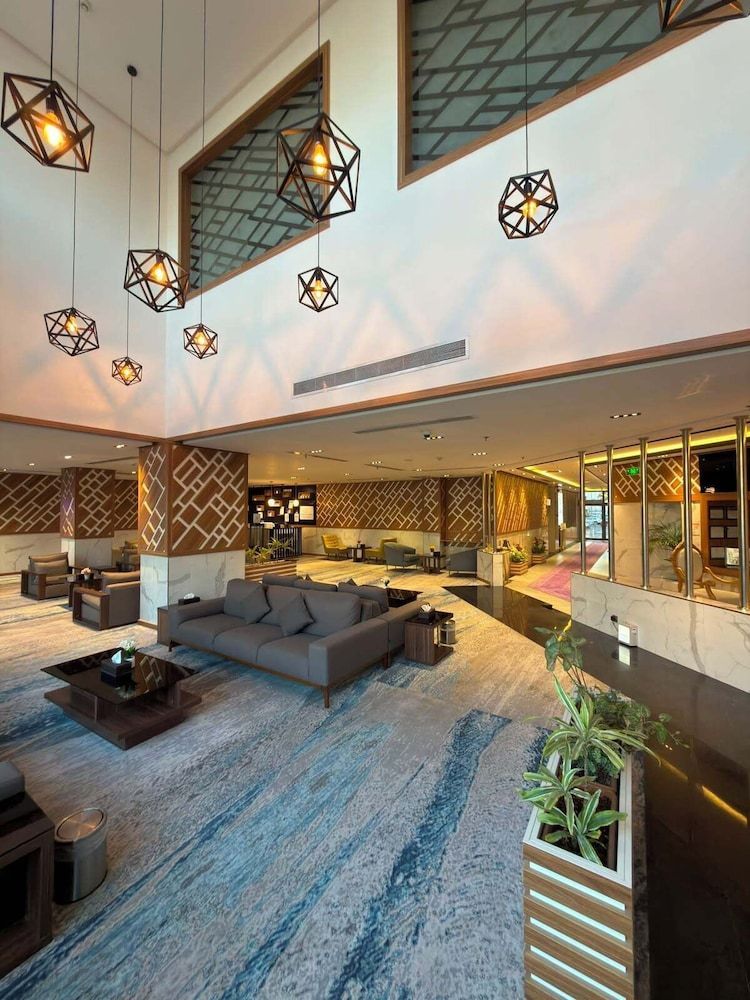 White Diamond Hotel Sari 2