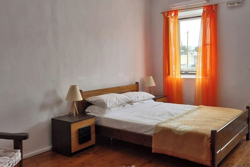 1-bed House Sleeps 4 - Free Parking, Patio, Wifi 1