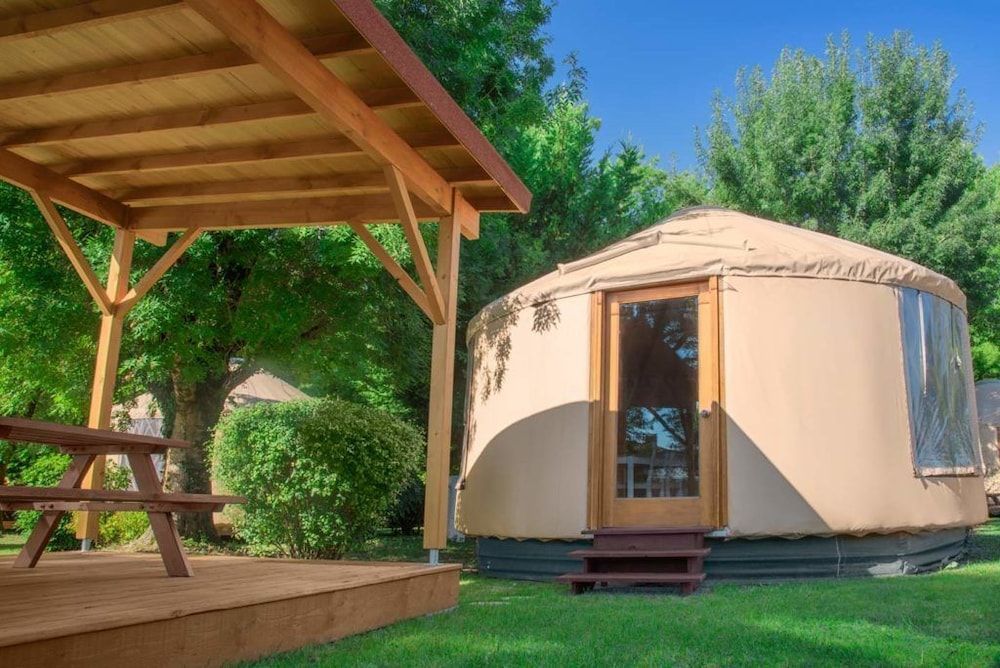 Camping le Beauvillage - Yourte 1