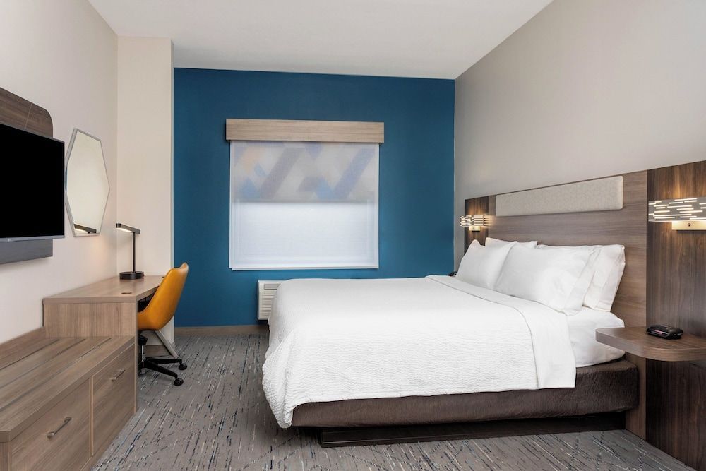Holiday Inn Express & Suites LANTANA by IHG 1