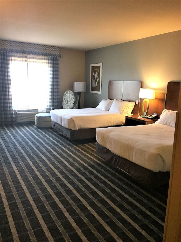 Holiday Inn Express & Suites PERRY-NATIONAL FAIRGROUND AREA by IHG 2