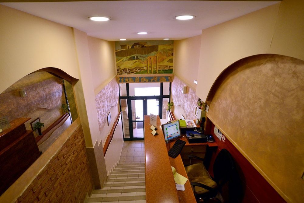 Electra Hotel Piraeus 1