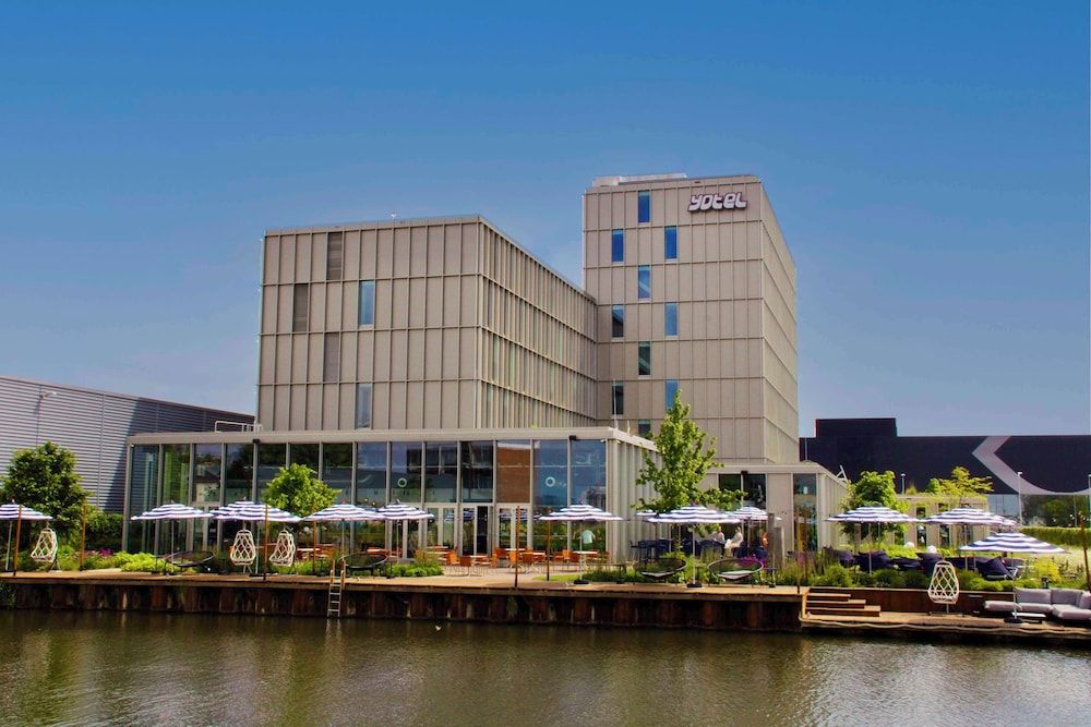 YOTEL Amsterdam 1