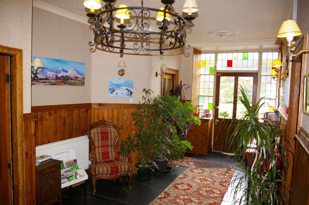 Elen's Castle Bed, Breakfast and Bar 2