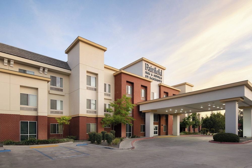Fairfield Inn & Suites by Marriott Visalia Tulare 1