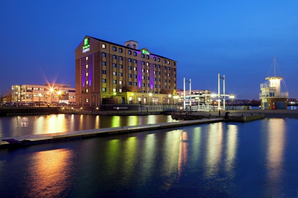 Holiday Inn Express MANCHESTER - SALFORD QUAYS by IHG 1