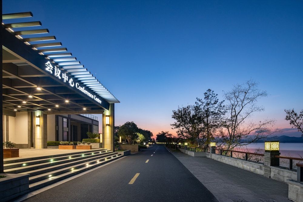 voco Thousand Island Lake by IHG 2