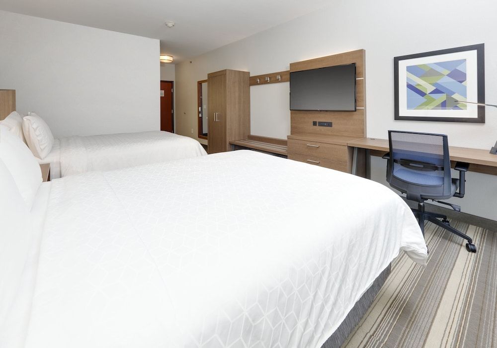 Holiday Inn Express & Suites DENTON NORTH by IHG 1