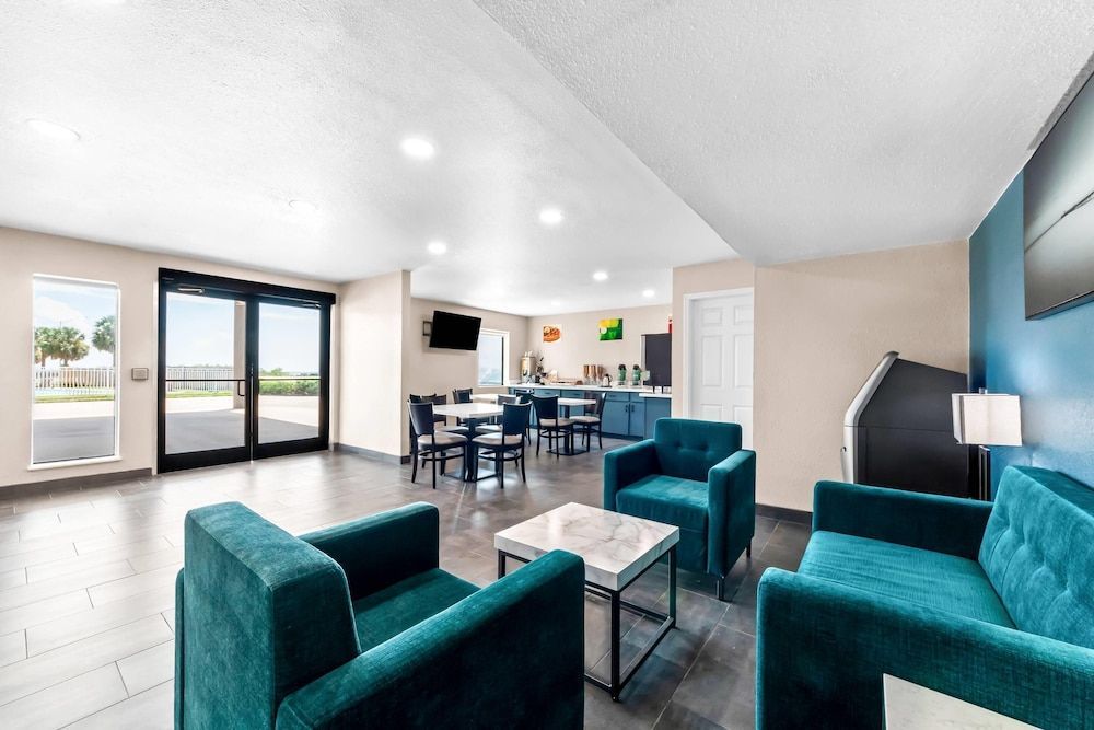 Quality Inn & Suites Port Lavaca near Lighthouse Beach 2