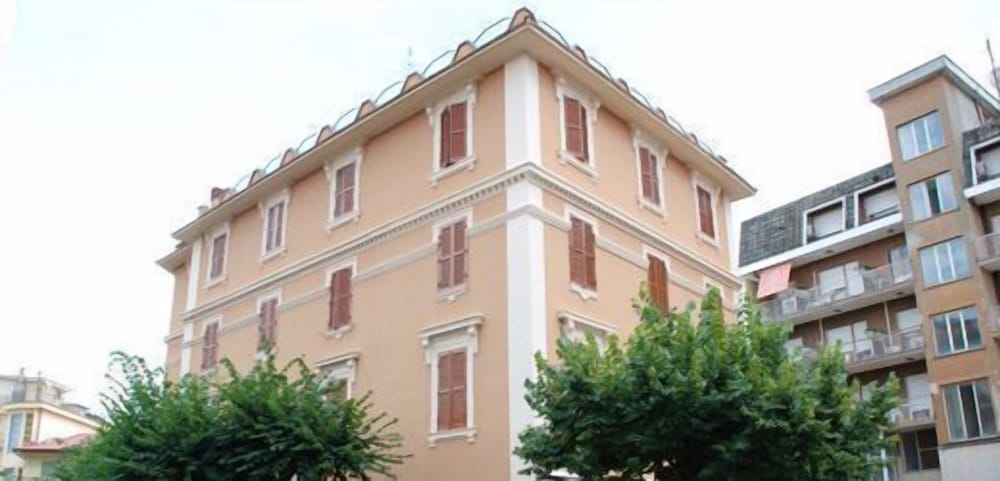 Hotel Iris Crillon 1
