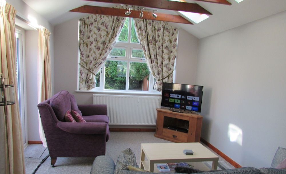 Spacious Detached Bungalow With Ample Parking 1