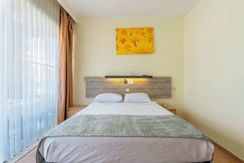 Gallion Hotel 1