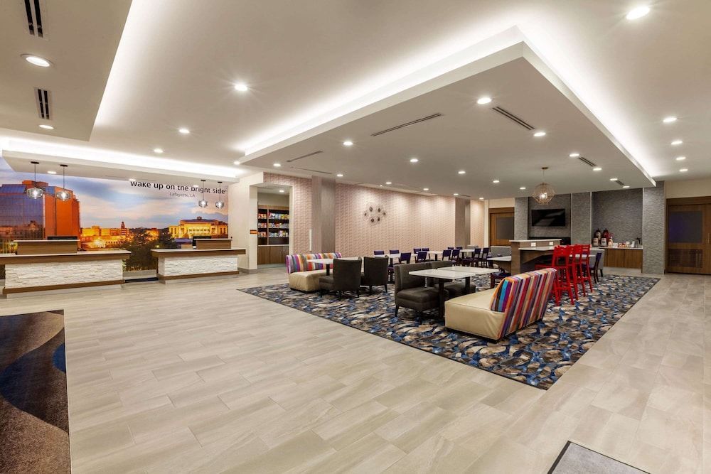 La Quinta Inn & Suites by Wyndham Lafayette Oil Center 2