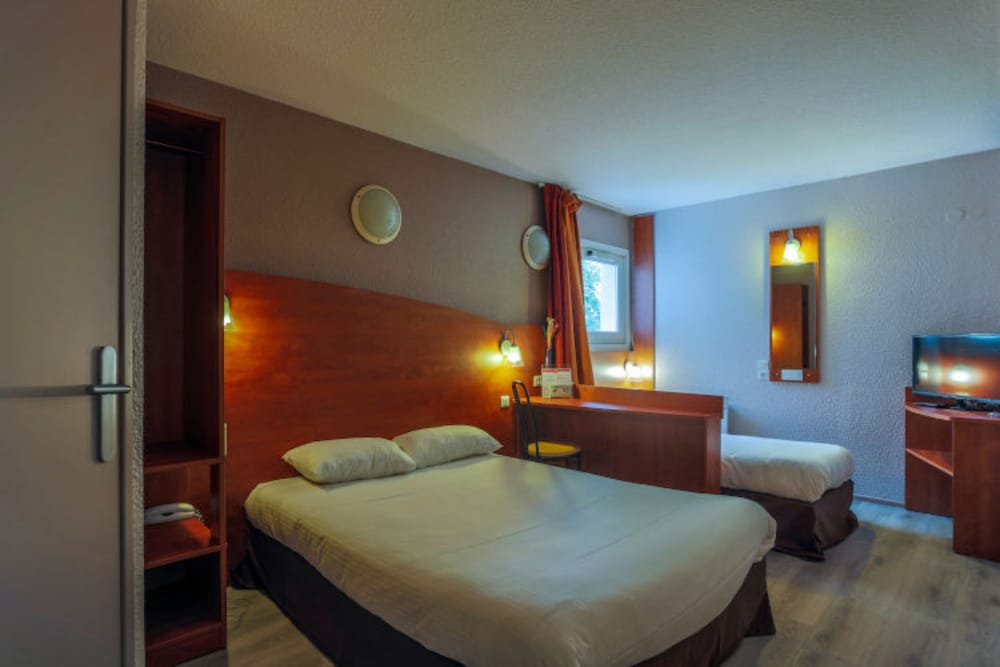 Adams Hotel 1