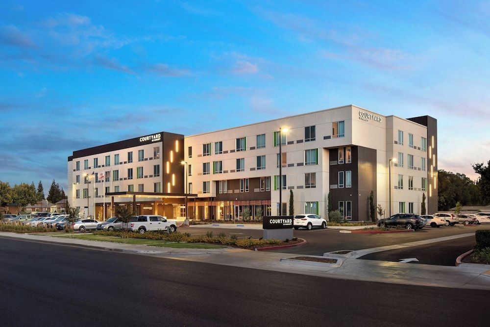 Courtyard by Marriott Fresno Clovis 1