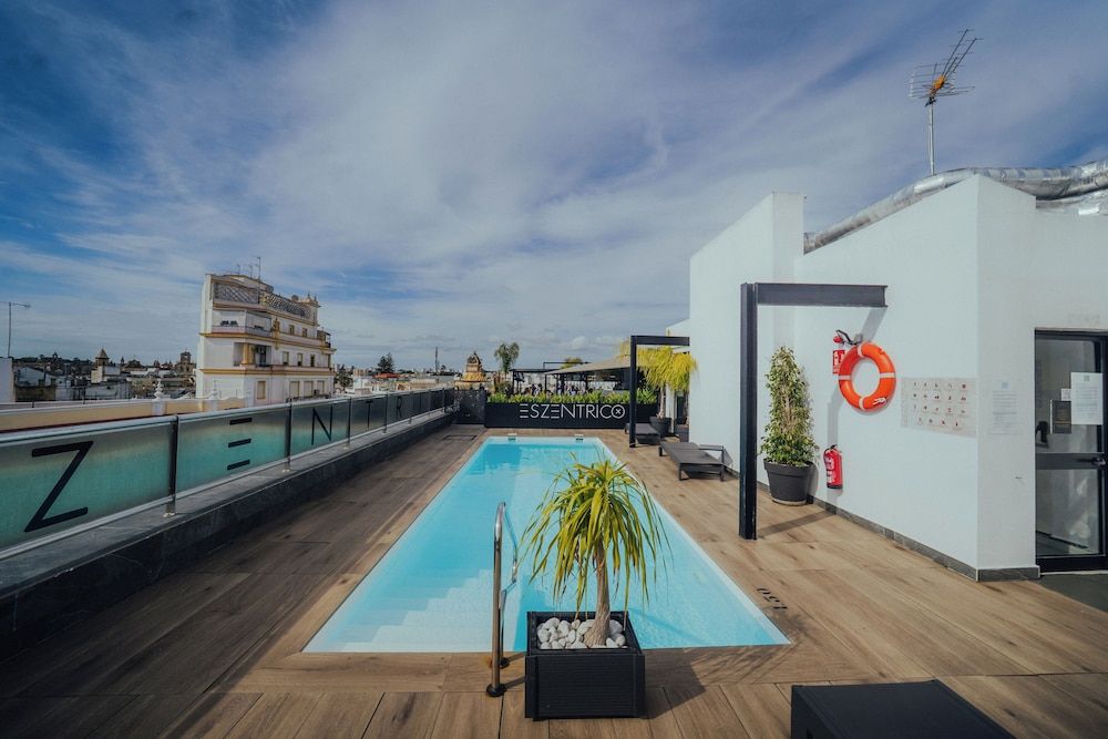 esZentrico Suites & Rooftop bar 1