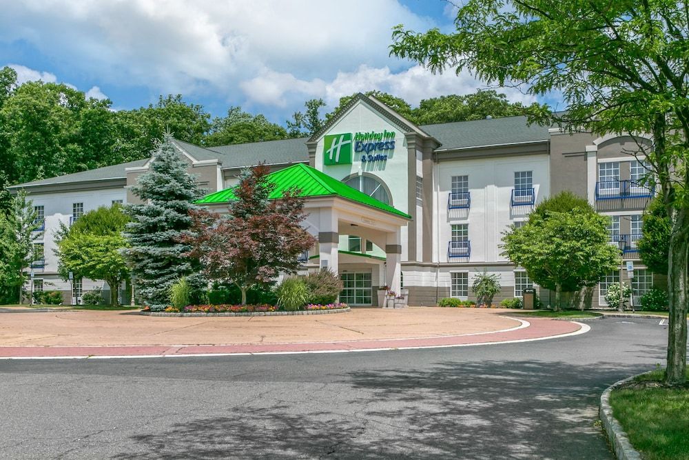 Holiday Inn Express & Suites MOUNT ARLINGTON-ROCKAWAY AREA by IHG 1