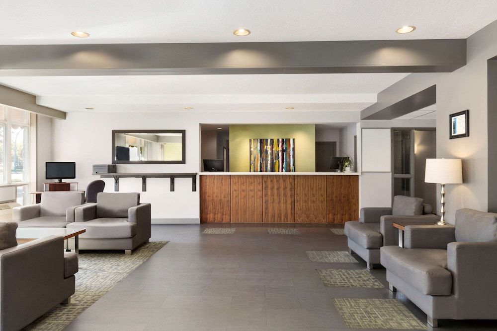 Days Inn by Wyndham Victoria Airport Sidney 2