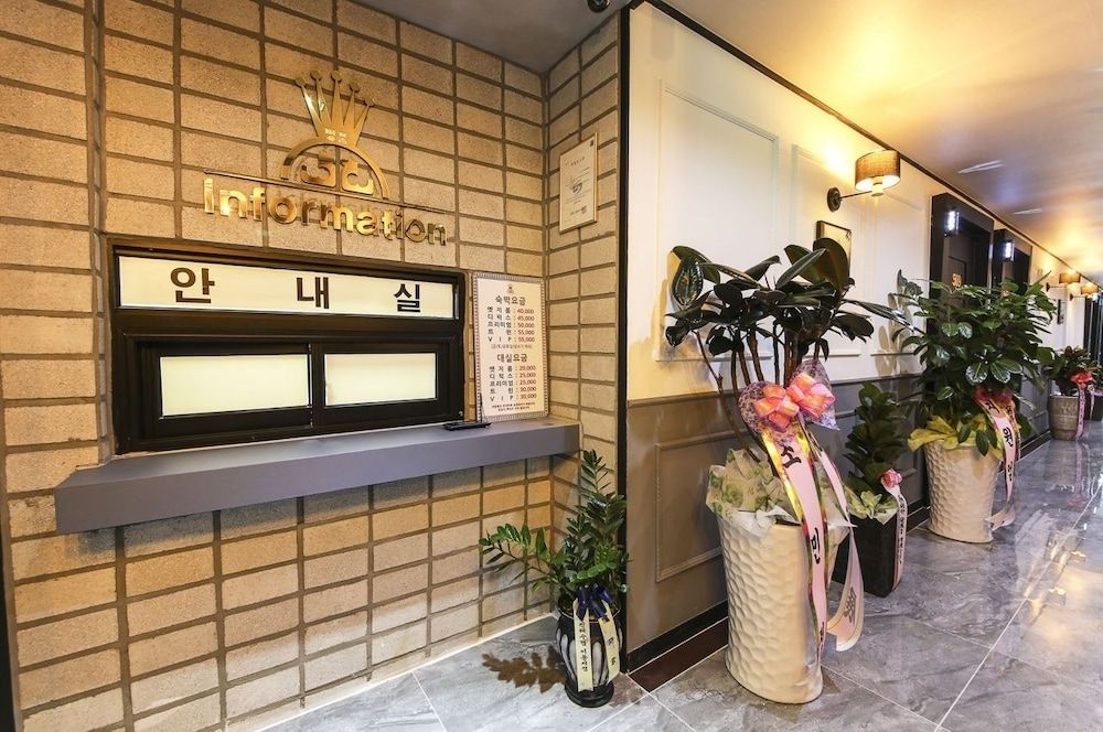 Luxury Motel 2