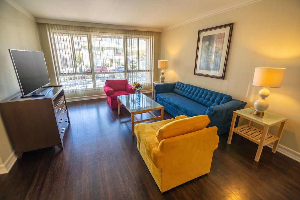 Cal Mar Hotel Suites 1