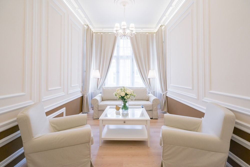 Revelton Suites Karlovy Vary 1