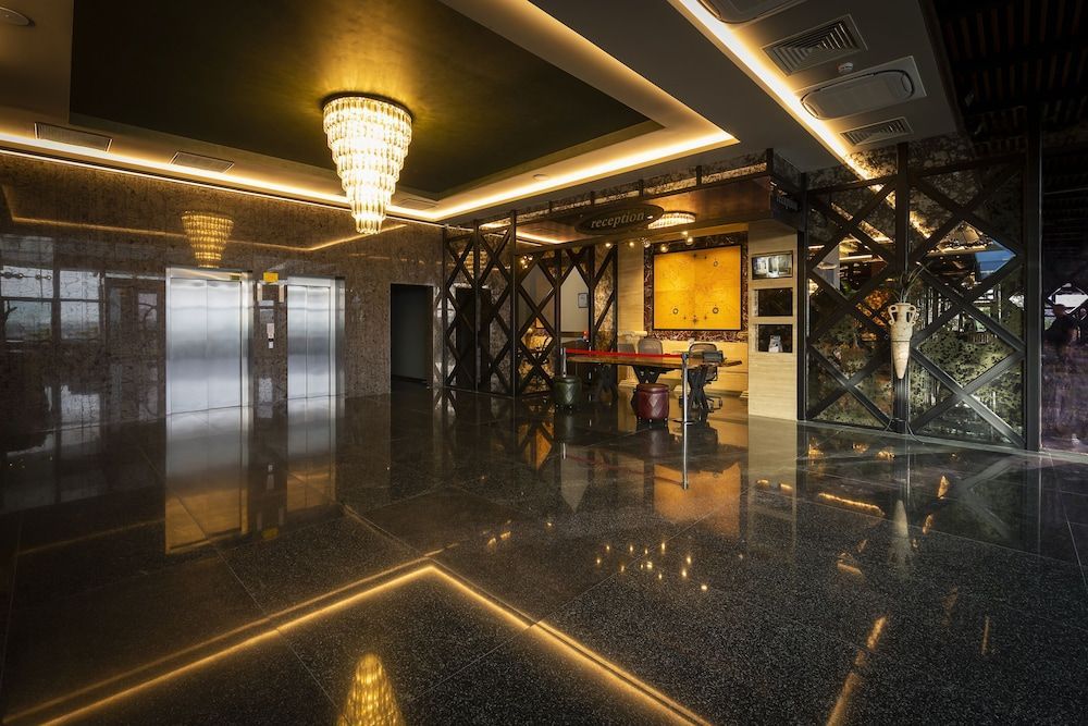 Avec Hotel 2