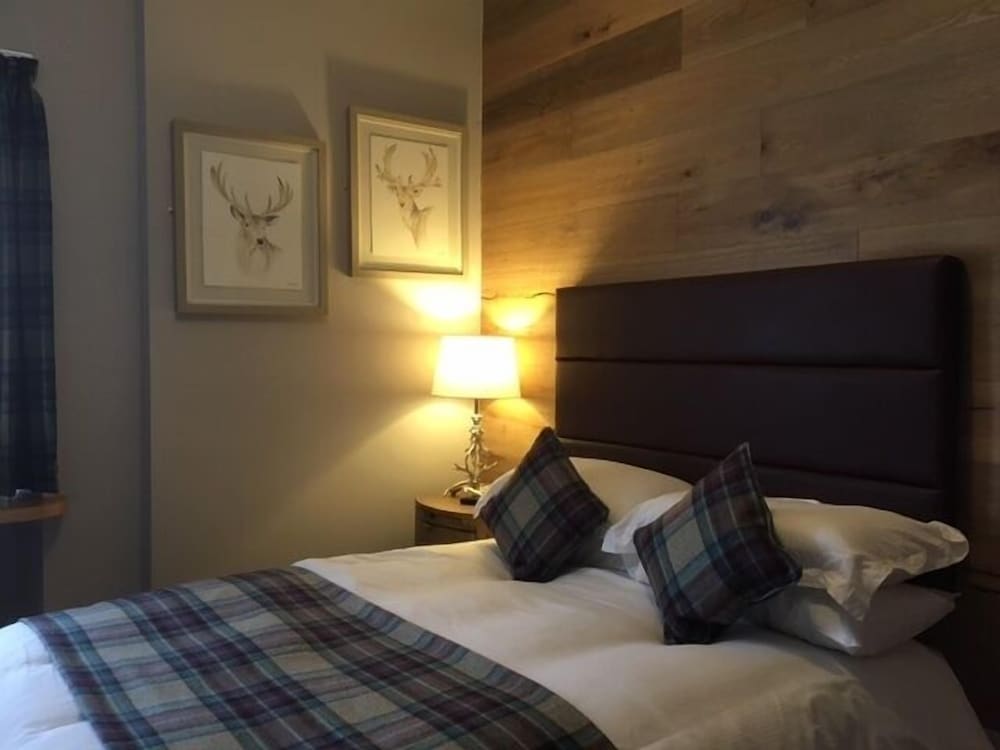 Ravelston House 1