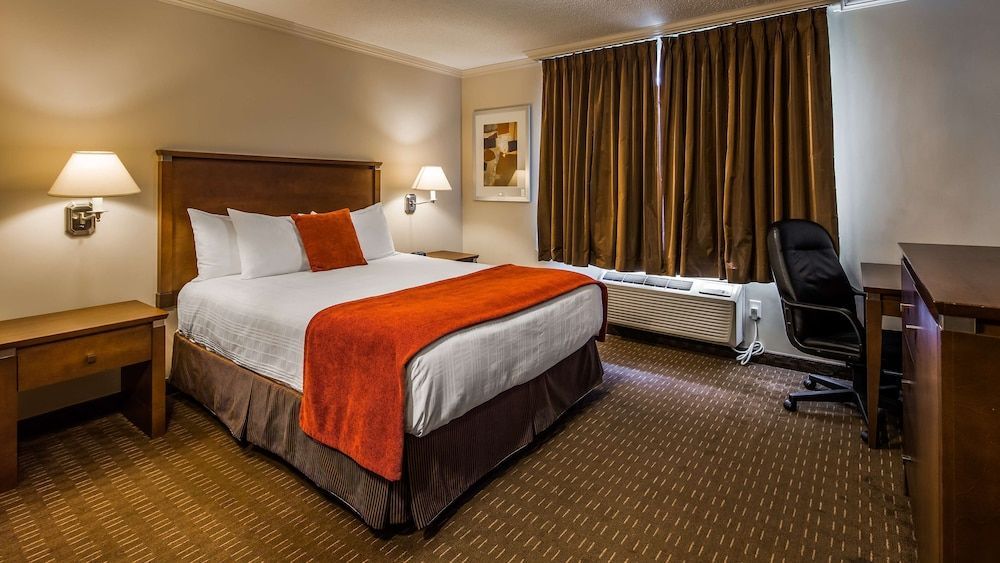 Best Western Plus Guildwood Inn 1