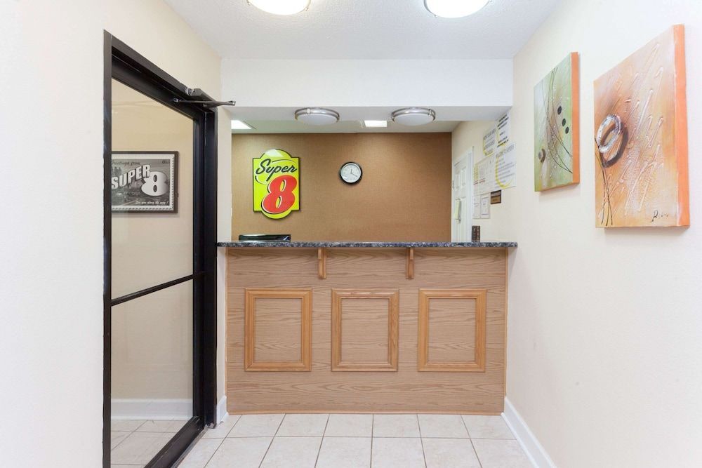 Super 8 by Wyndham Decatur/Dntn/Atlanta Area 2