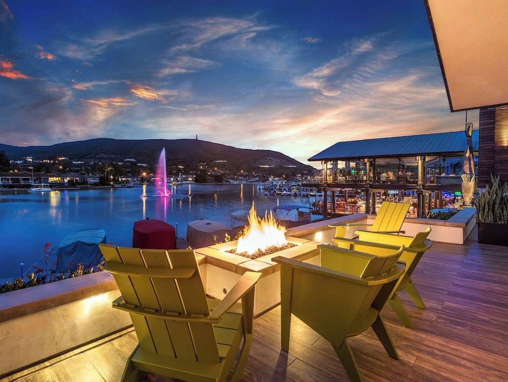 Lakehouse Resort 1