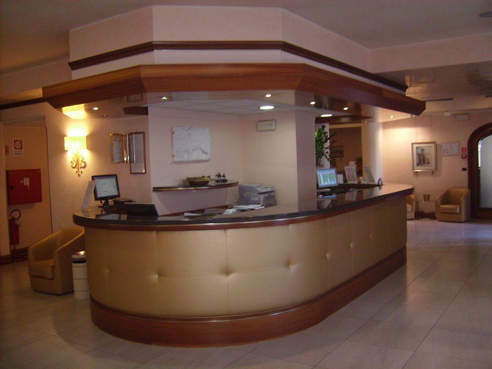 Hotel Mondial 1
