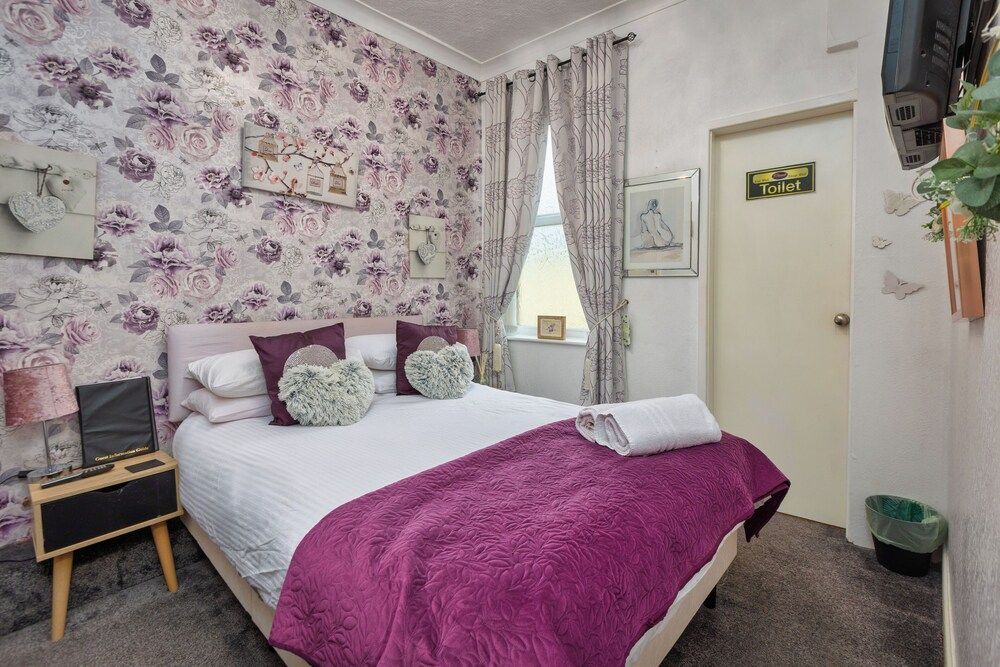 Friends Hotel 1