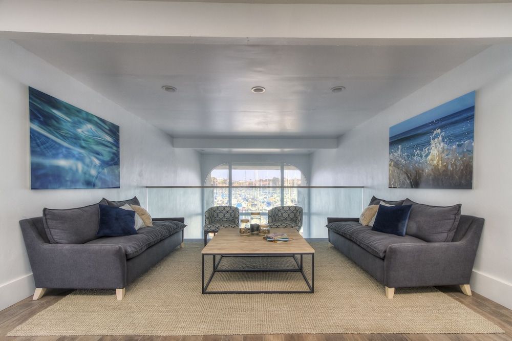 Oceanside Marina Suites - A Waterfront Hotel 2