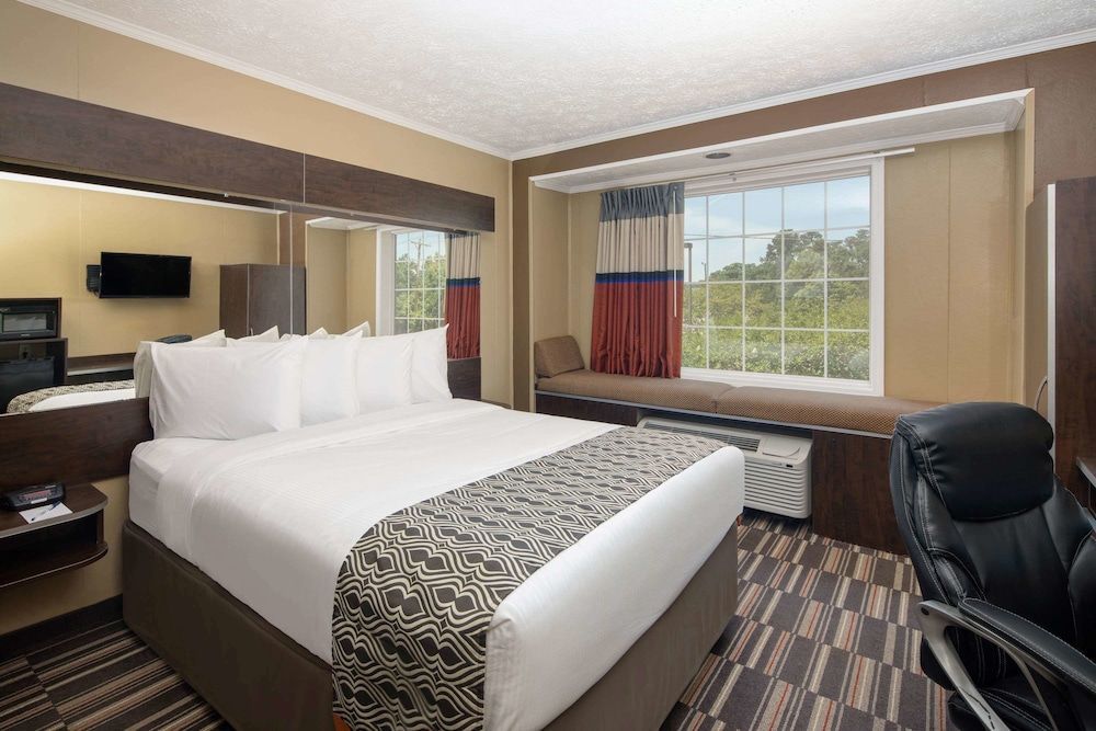 Microtel Inn & Suites by Wyndham Columbia Fort Jackson N 1