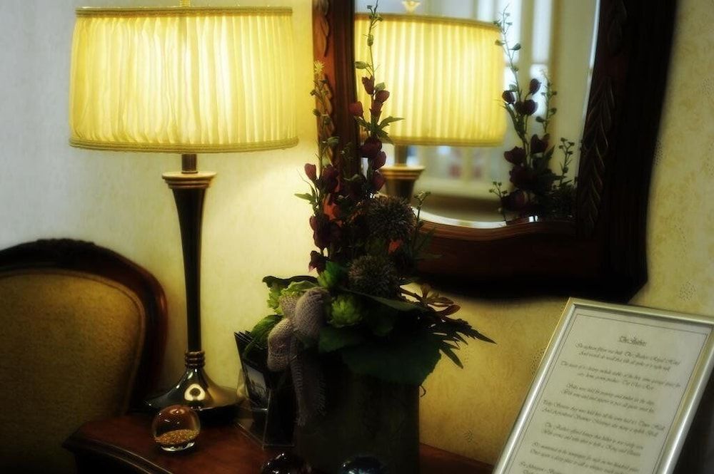 Feathers Hotel Bar and Restaurant 2