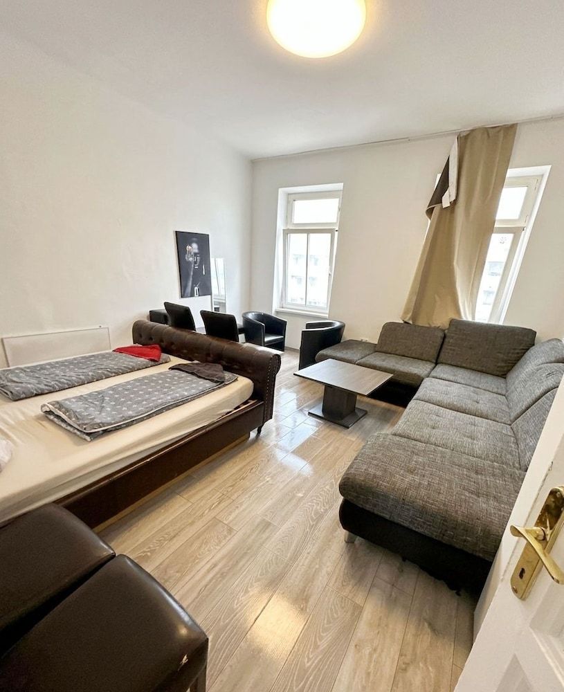 Cozy Studio Apartment Near FAC Platz 1