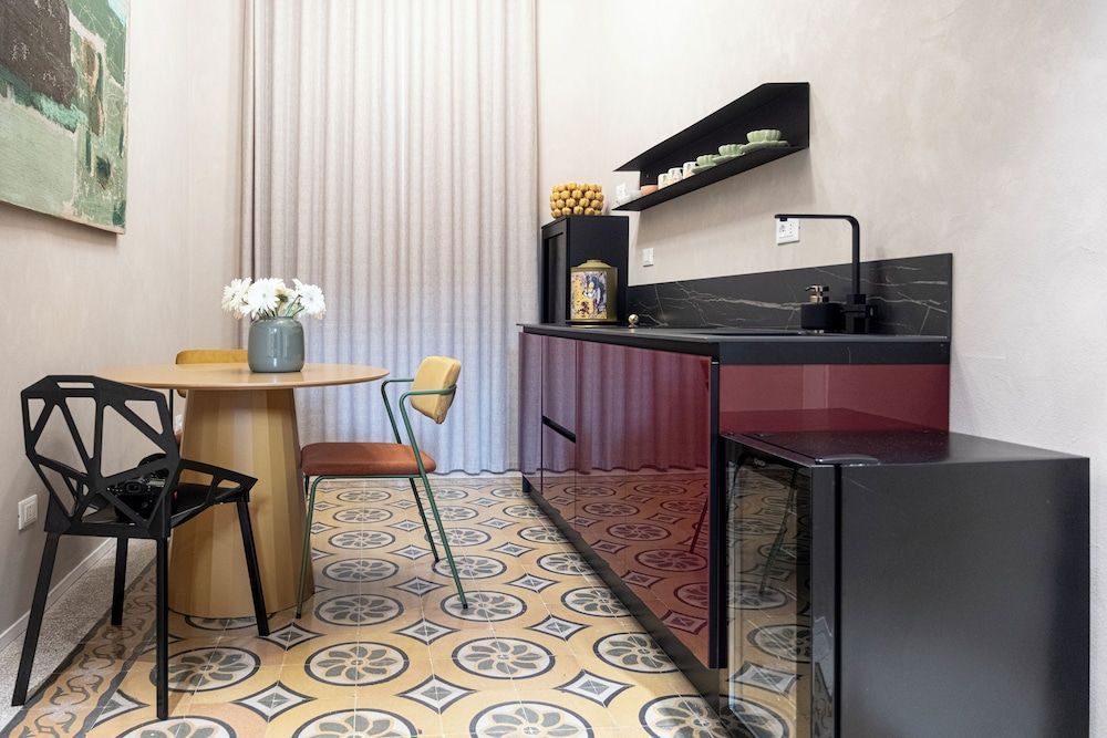 Reverse Art Hotel 2