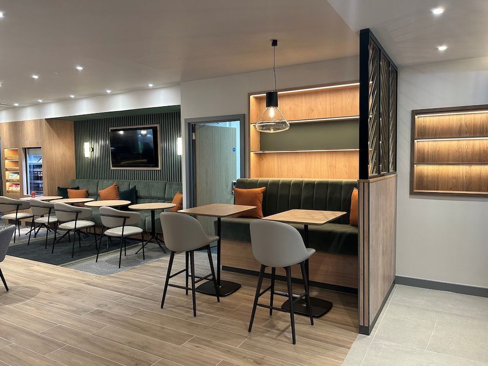 Holiday Inn LONDON LUTON NORTH by IHG 2
