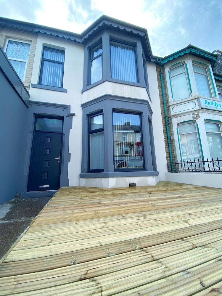 Chelsea Suite Sasco Apartments 1