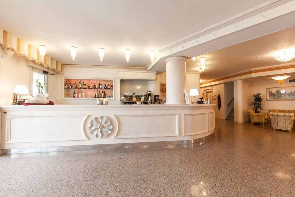 Universal Hotel 2