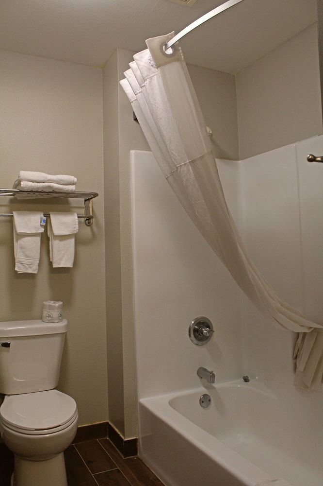 Days Inn by Wyndham West-Eau Claire 2