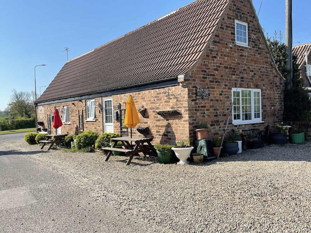 OYO Yarm Cottages 1