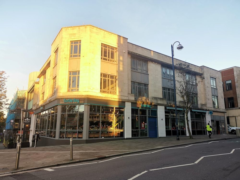 Cwtsh Hostel Central Swansea, Social & Modern, Near Train Station 1