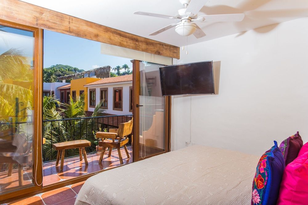 Casa Lotería Sayulita - Family Boutique Hotel with Spacious Full Kitchen Suites, Restaurant, Rooftop Yoga, Pool & Free Parking - 3 min to Beach 2