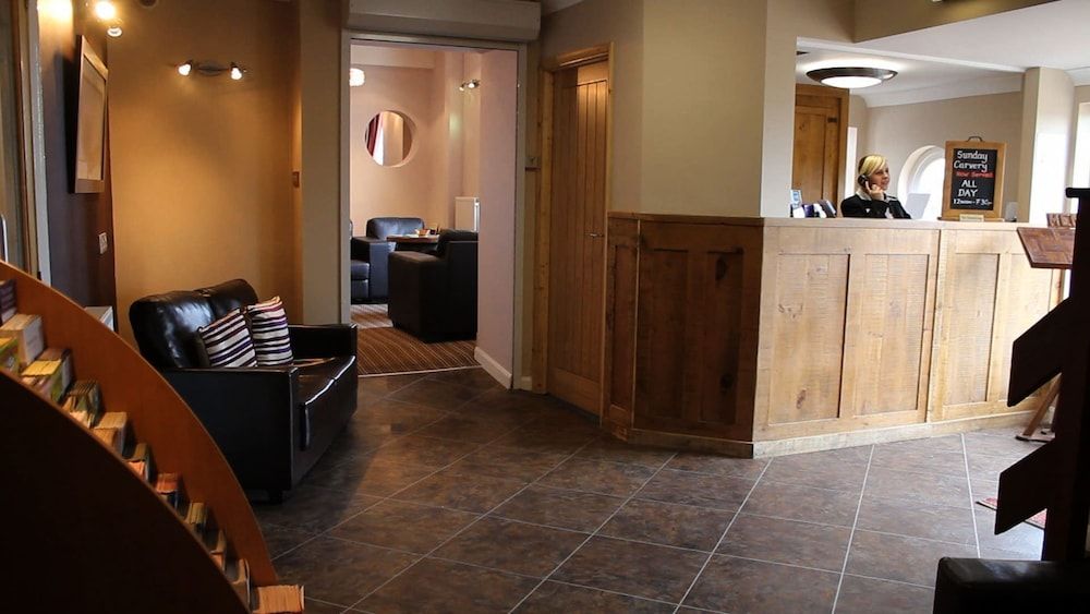 Twin Oaks Hotel 2