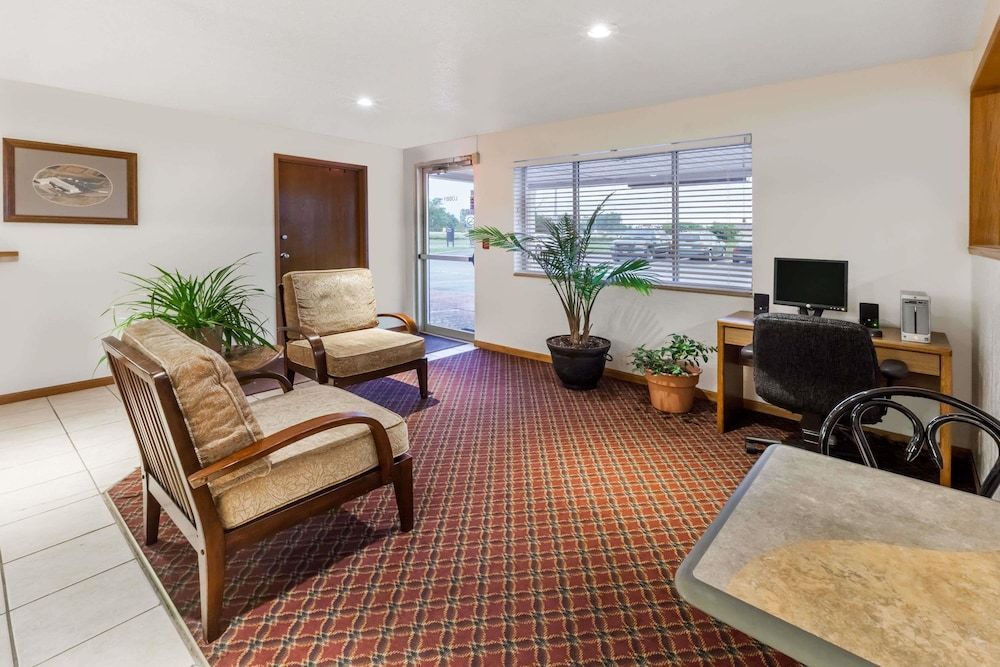 Super 8 by Wyndham Ionia MI 1