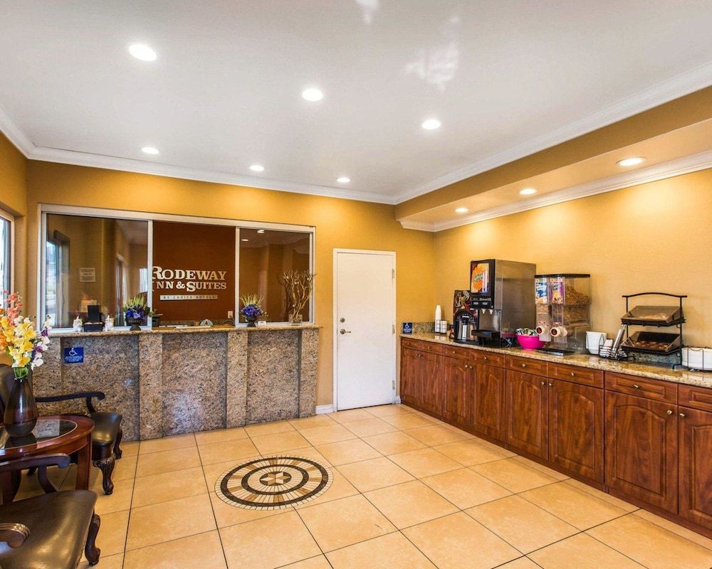 Rodeway Inn & Suites Corona 2